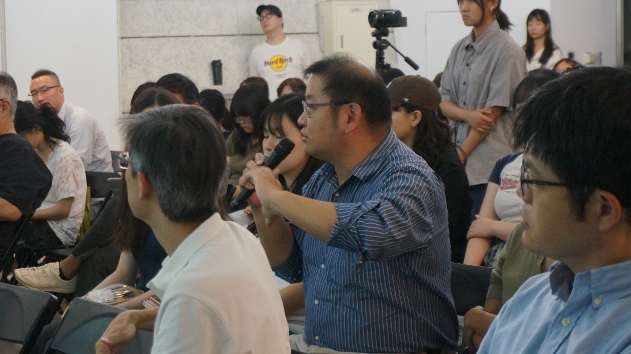 現場師生於問答環節交流AI協作、設計判斷及人類創作價值等議題。
