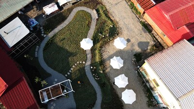 建築系張珩特聘教授執行大學社會責任實踐計畫「新港東的心感動─共築療癒生態藝術村」圖片